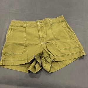 Old Navy Women's Cargo Shorts in Olive